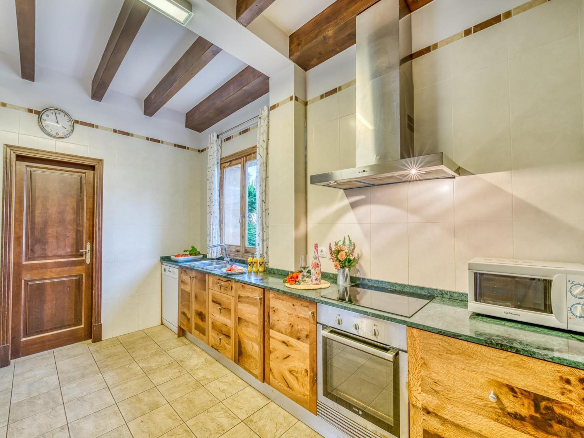 For 12 Guests, Petra Ferienhaus *