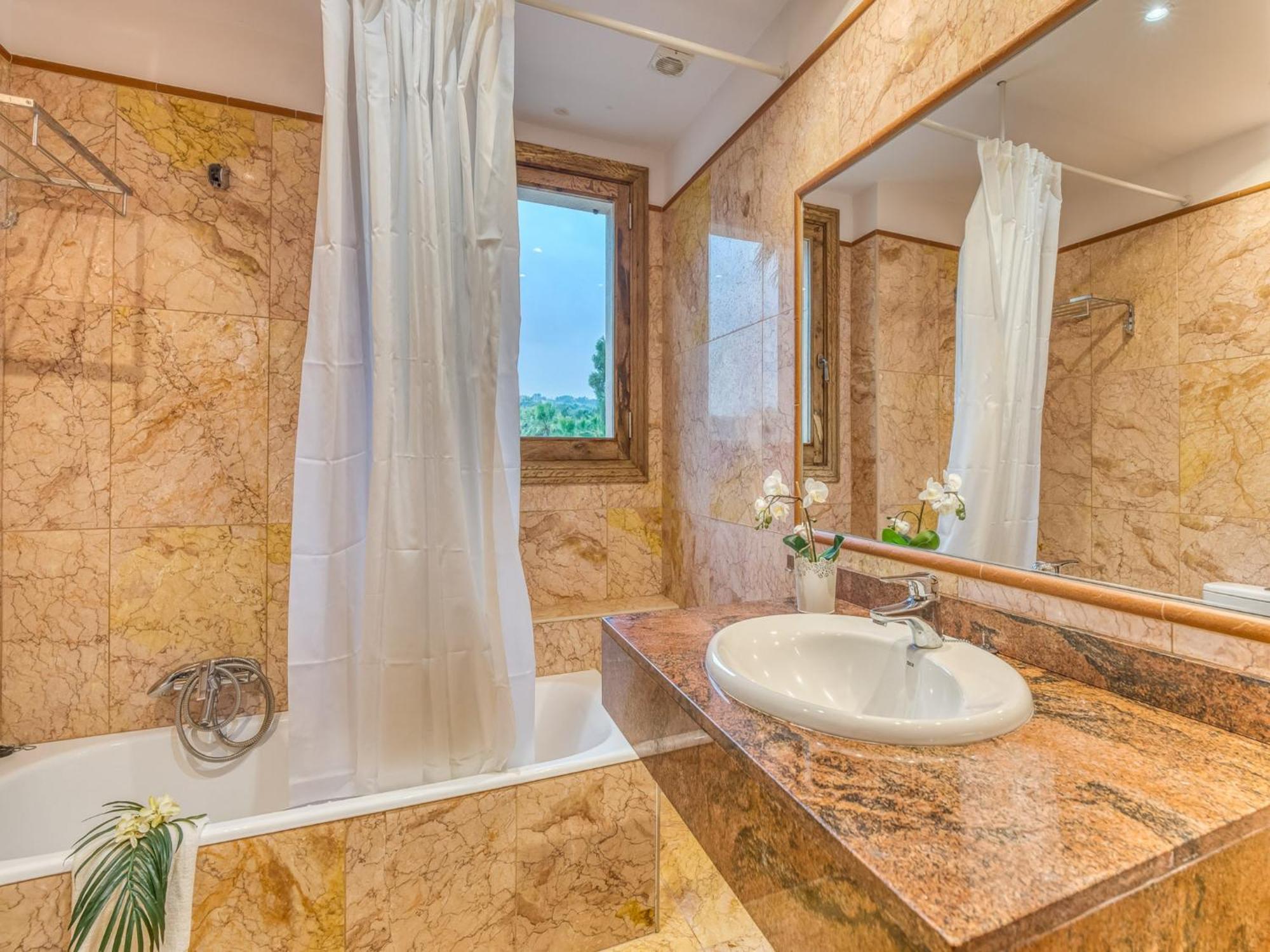 For 12 Guests, Petra Ferienhaus *
