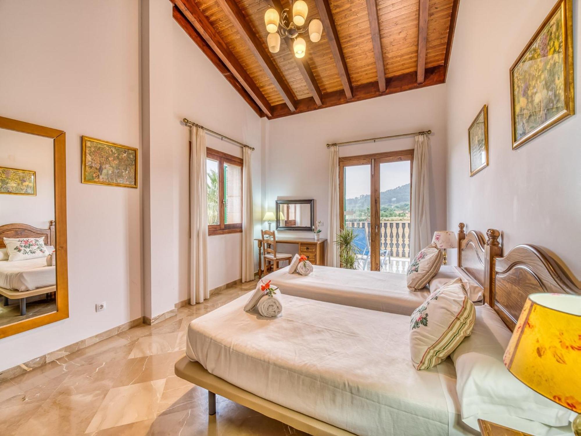For 12 Guests, Petra *
