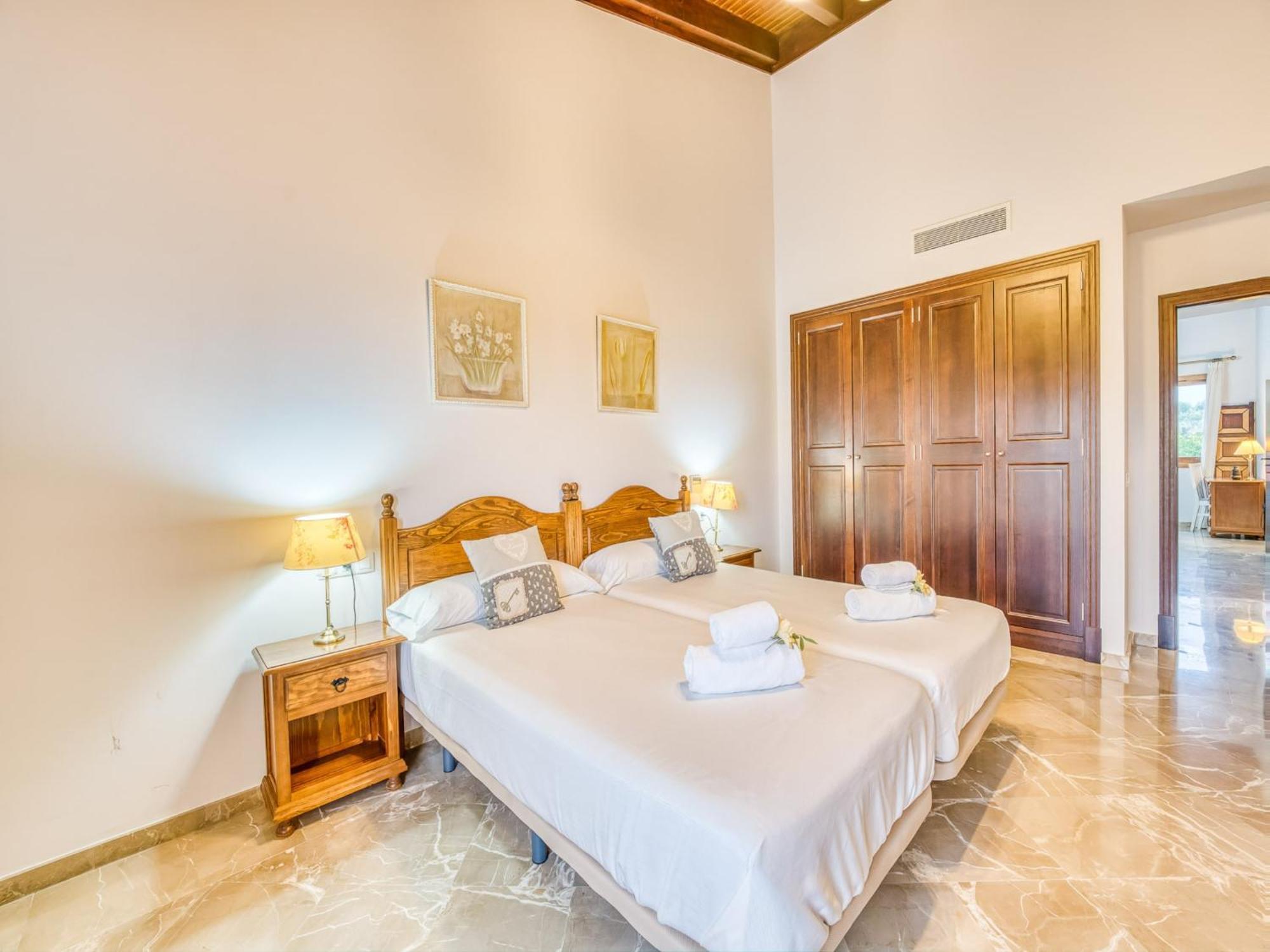 For 12 Guests, Petra Petra (Mallorca)