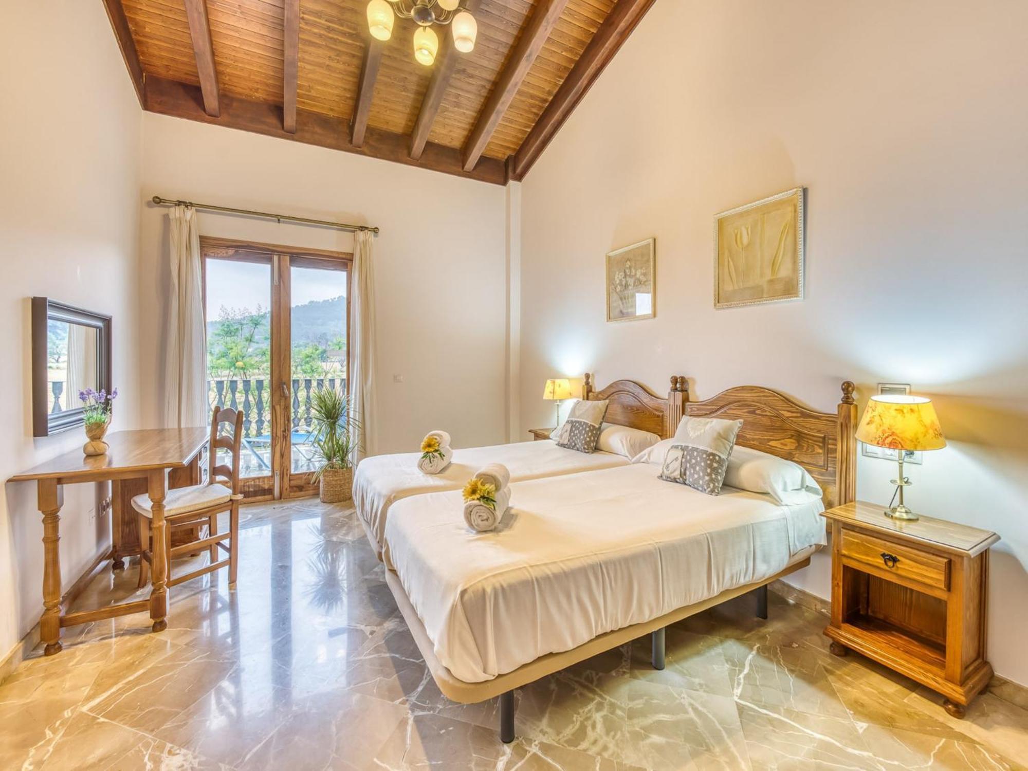For 12 Guests, Petra *