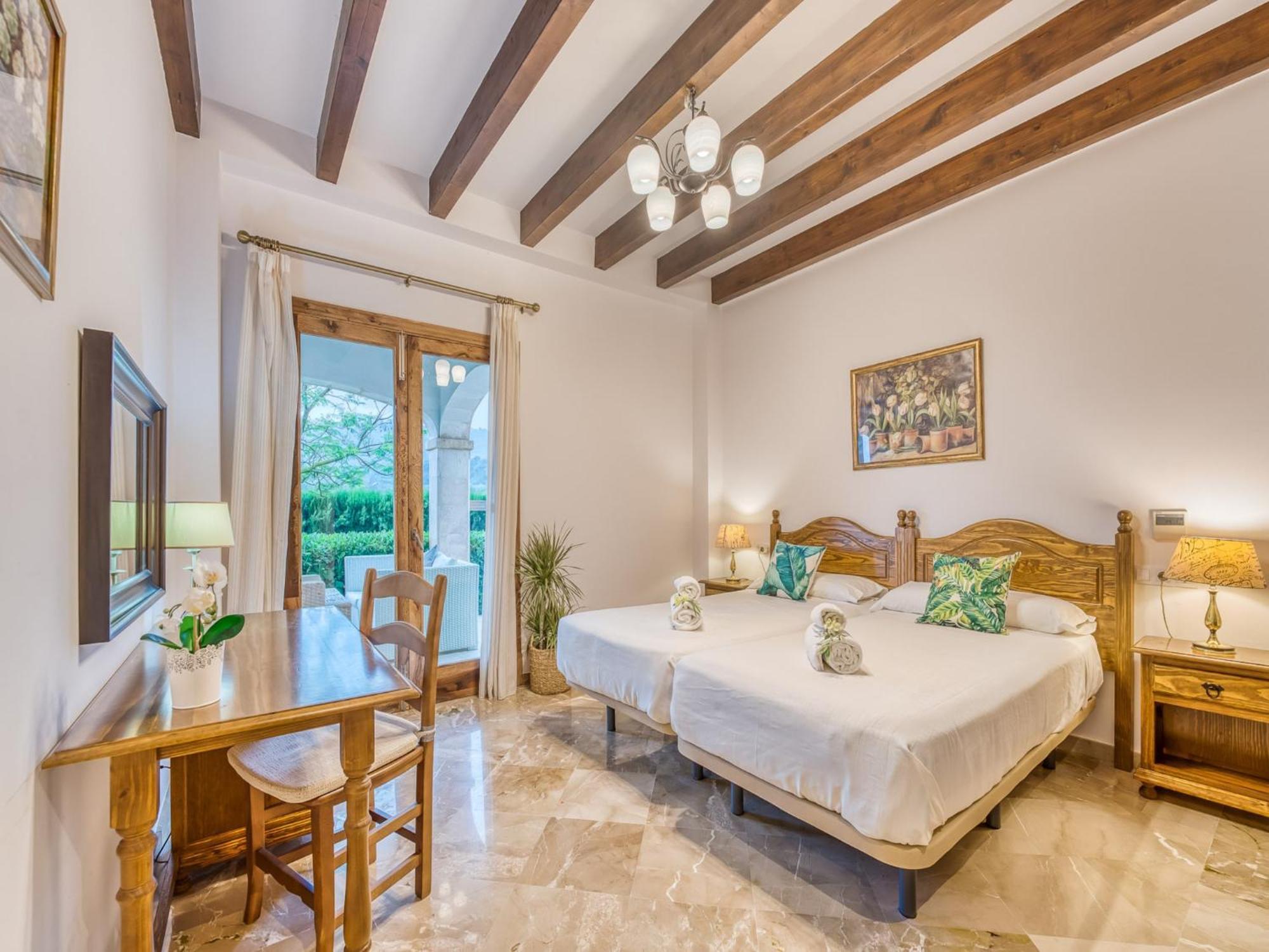 For 12 Guests, Petra *