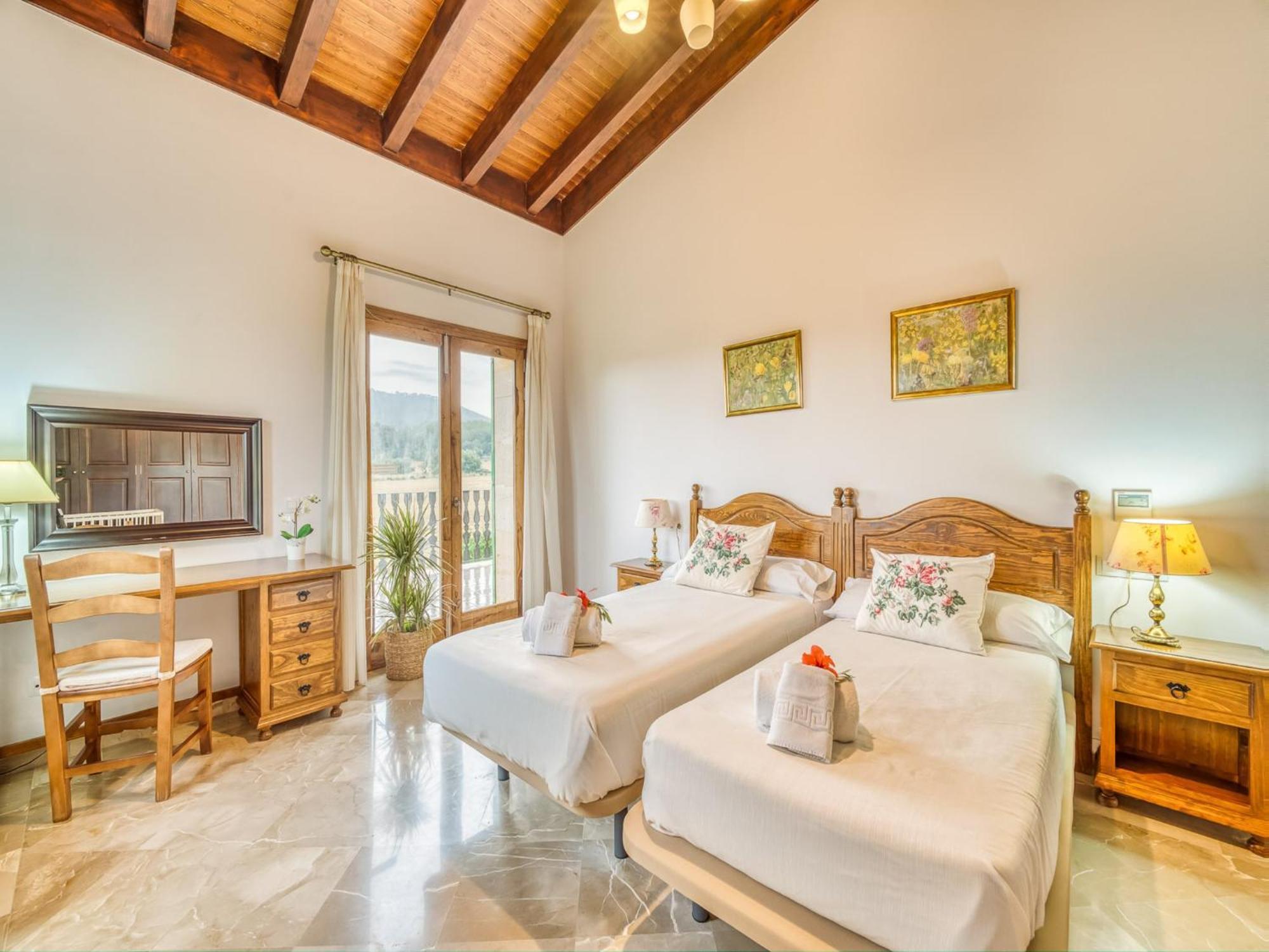 For 12 Guests, Petra Petra (Mallorca)