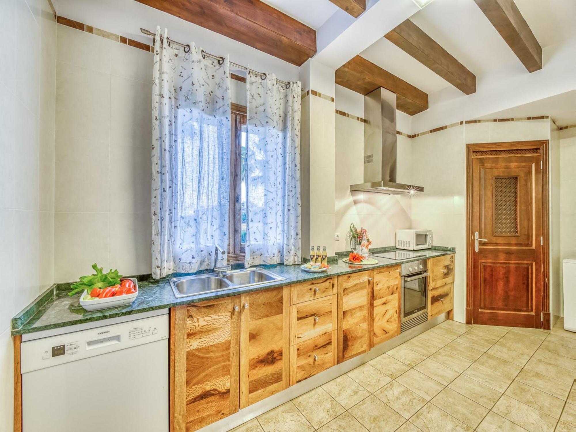 For 12 Guests, Petra